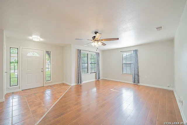 3 bed, 2.0 bath, 1612 sqft, $1,600 — Photo 2