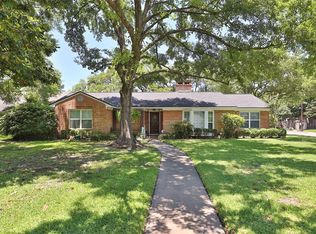 5202 Meadow Lake Ln, Houston, TX 77056