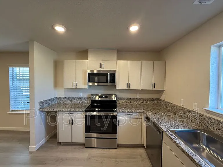 936 W Alameda St #A — Photo 7