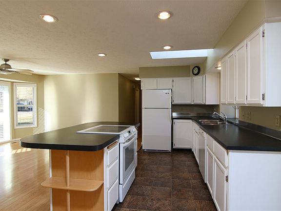 3rd image of 2417 S Balfour Blvd