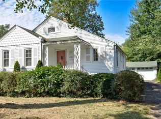 434 Kenilworth Rd, Bay Village, OH 44140