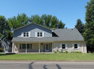 1110 Ward Rd, Bismarck, ND 58501