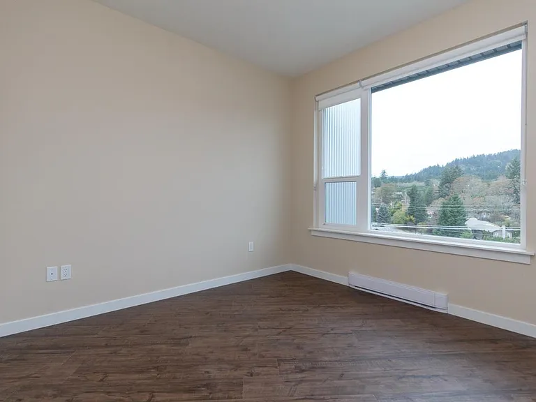 1085 Goldstream Ave — Photo 29