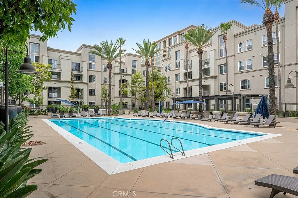 3 bed, 1605 sqft, $4,750 — Photo 3