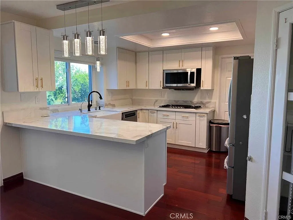 4 bed, 2.5 bath, 2179 sqft, $6,000 — Photo 3