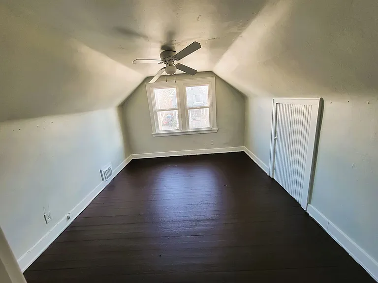 1057 Schiff ave. — Photo 14
