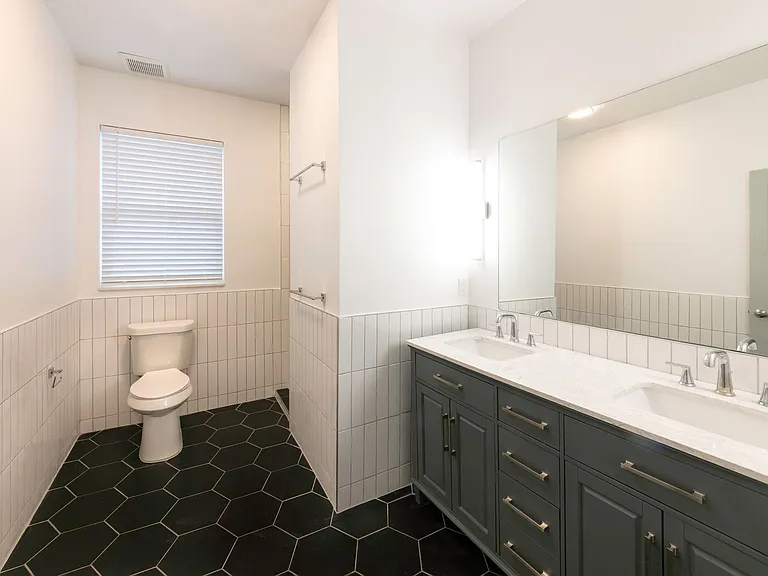 205 7th St NW — Photo 8