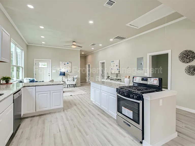 517 Hicks Ave — Photo 8