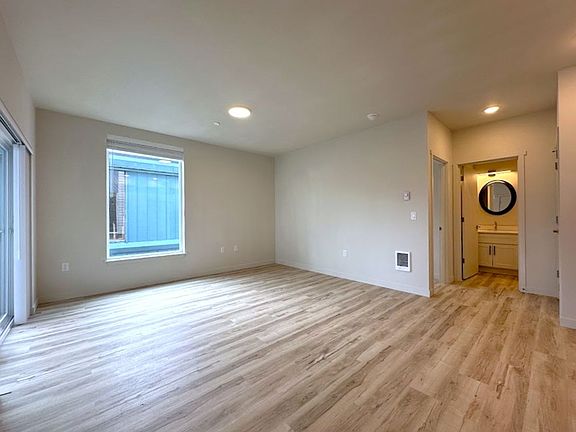 4th image of 810 Yakima Ave #11