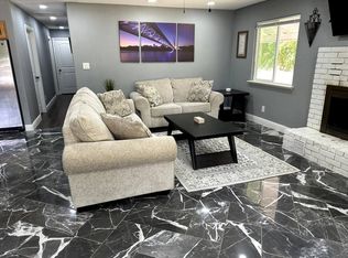 2814 Henderson Rd, Redding, CA 96002