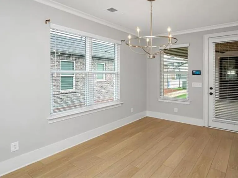 1206 Lillian Ter — Photo 4