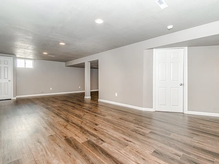 100 NE 101st Pl — Photo 31