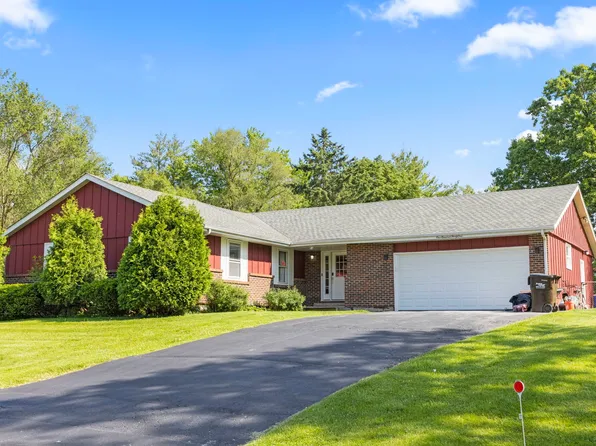 131 Fairfield Dr, Island Lake, IL 60042