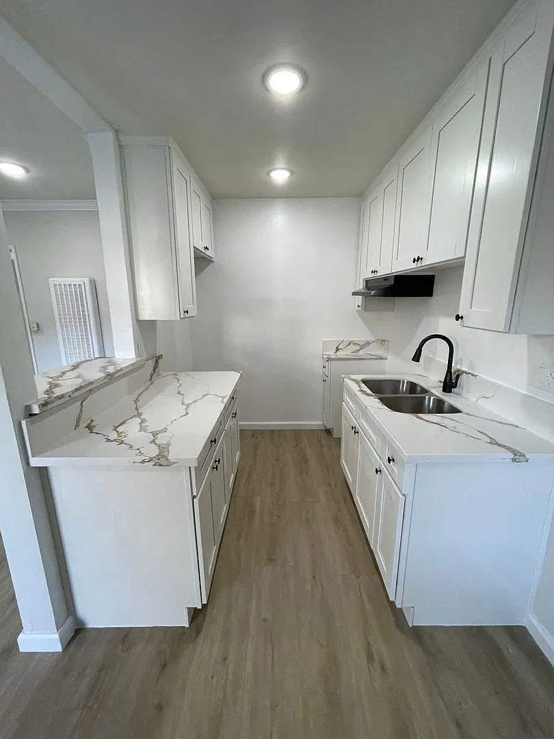 6701 Fountain — Photo 3