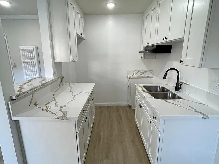 6701 Fountain — Photo 3
