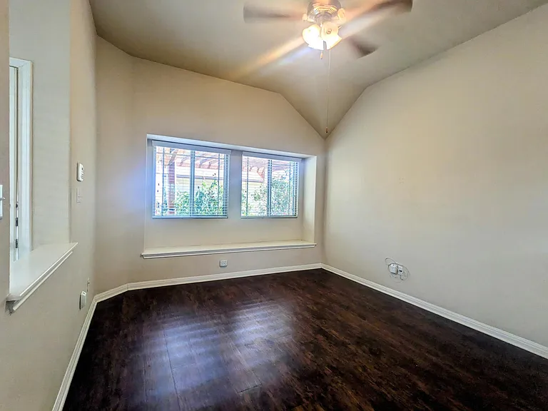 242 Rock Bluff Ln — Photo 12