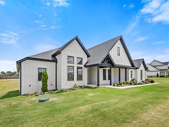 2nd image of 4003 Rolling Meadows Dr
