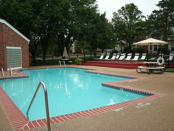 5th image of 2001 County Cork Dr APT 6