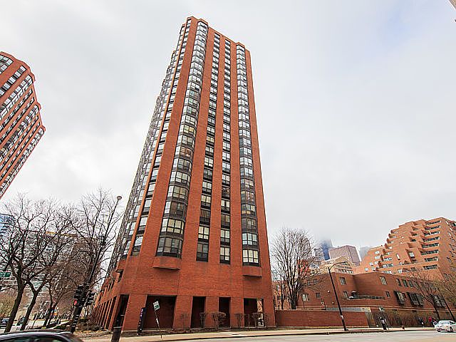 1st image of 899 S Plymouth Ct APT 1009
