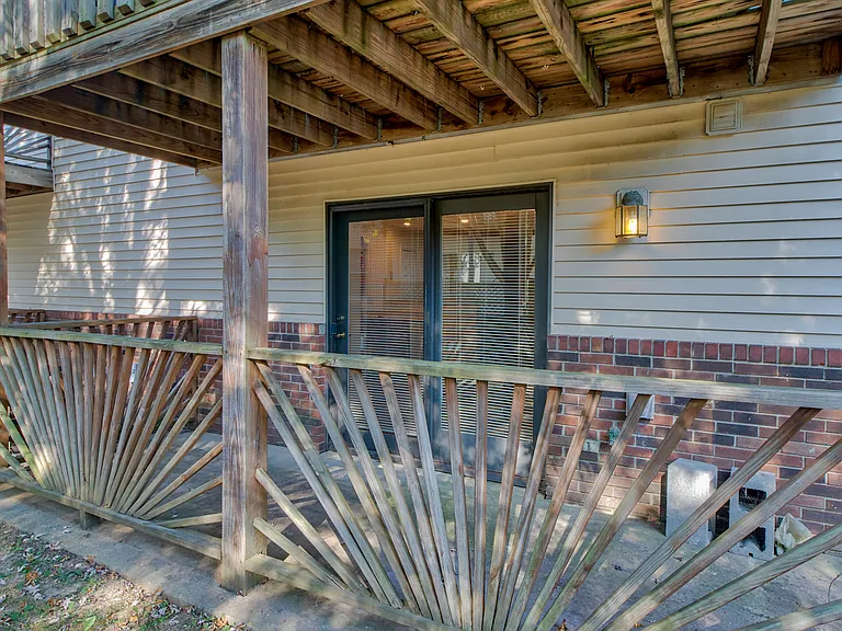 Walnut Springs — Photo 28