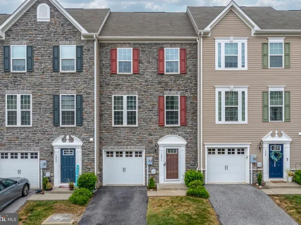 1251 Rannoch Ln #32, York, PA 17403