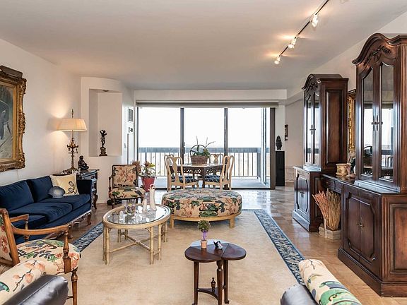 4th image of 26910 Grand Central Pkwy APT 18K