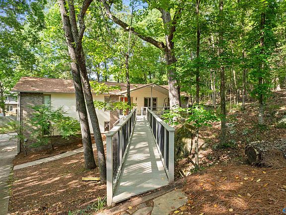5th image of 1311 Aldridge Dr SE