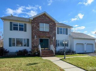 9 Stollman St, Bayville, NJ 08721