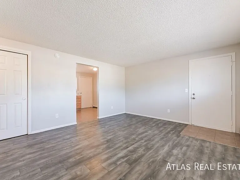 910 Bishop Ct #B — Photo 5