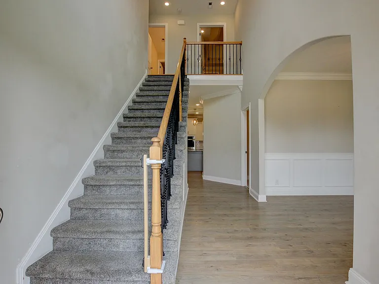 230 Cotoneaster Ln — Photo 4