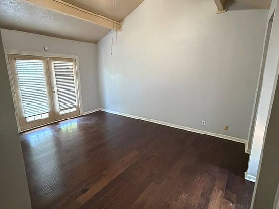 5th image of 2806 Stewart Dr