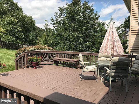 Beautiful Deck with Private View