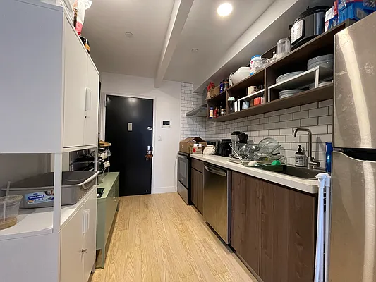 Rented by Apartmint Realty Group | media 19