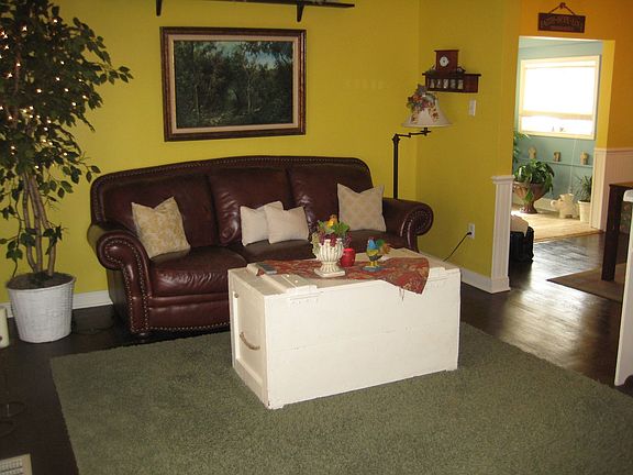 Living Rm with hardwood floors