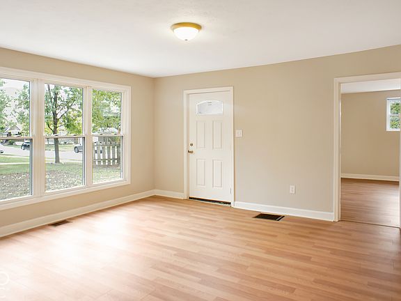 4th image of 2439 N Gale St