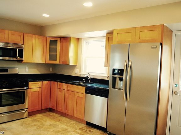 4th image of 11 Farmingdale Ave
