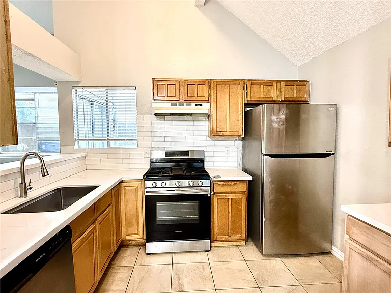 18586 N Lyford Dr — Photo 3