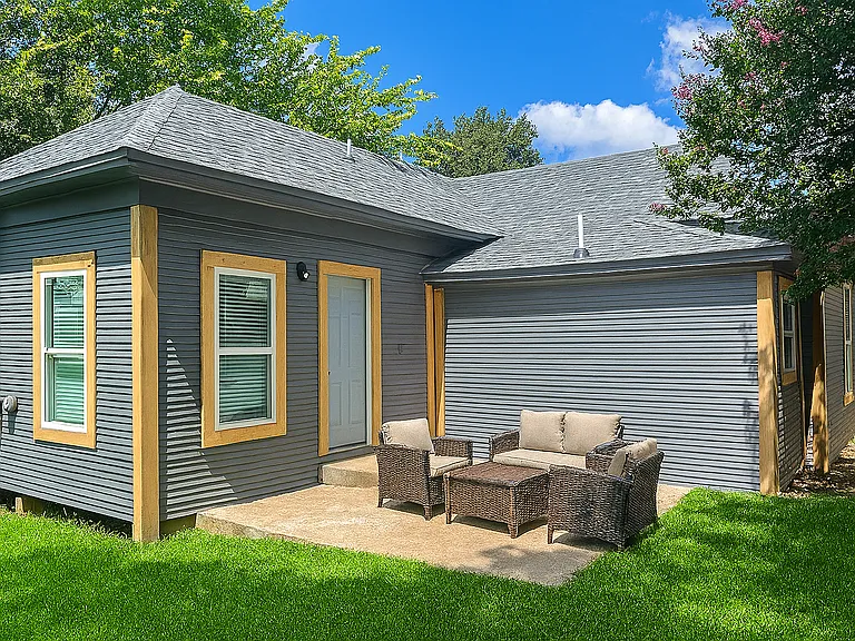 2222 W Bond St — Photo 16