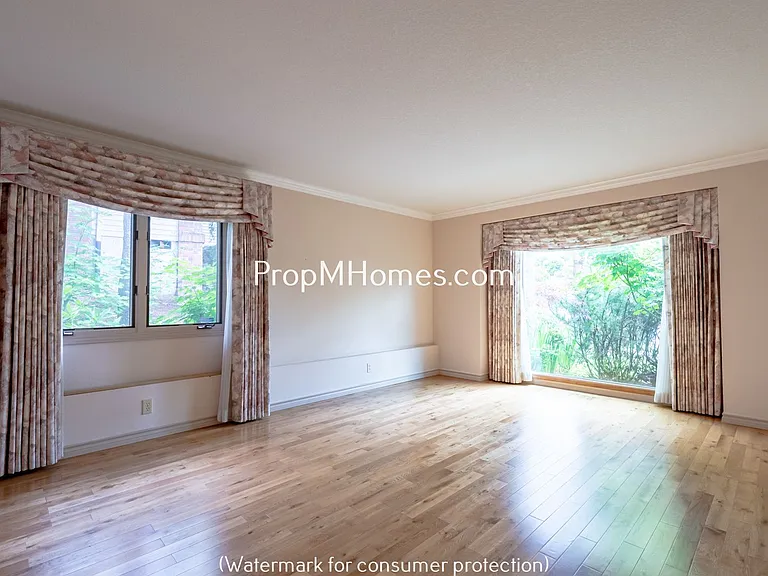 8817 NW Hazeltine St — Photo 12
