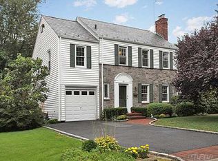 94 Claydon Rd, Garden City, NY 11530