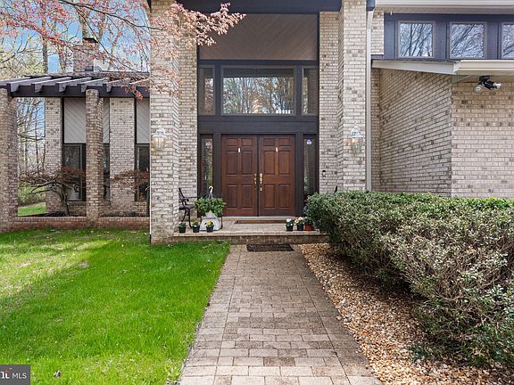 3rd image of 5909 Lowery Ln