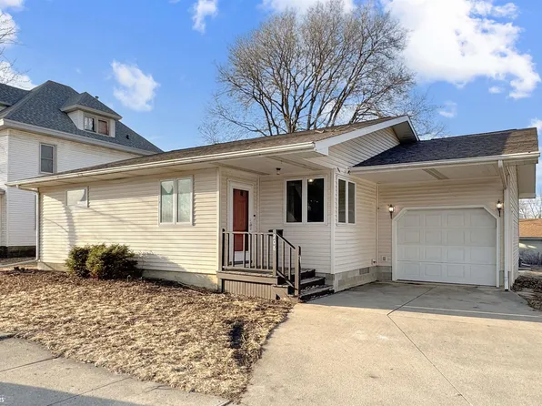 208 1st Ave NE, Hampton, IA 50441