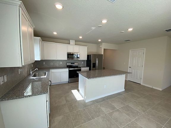 3rd image of 1175 Sugarwood St