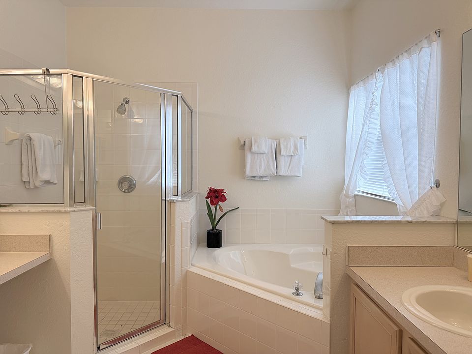 1st image of 329 Windsor Pl