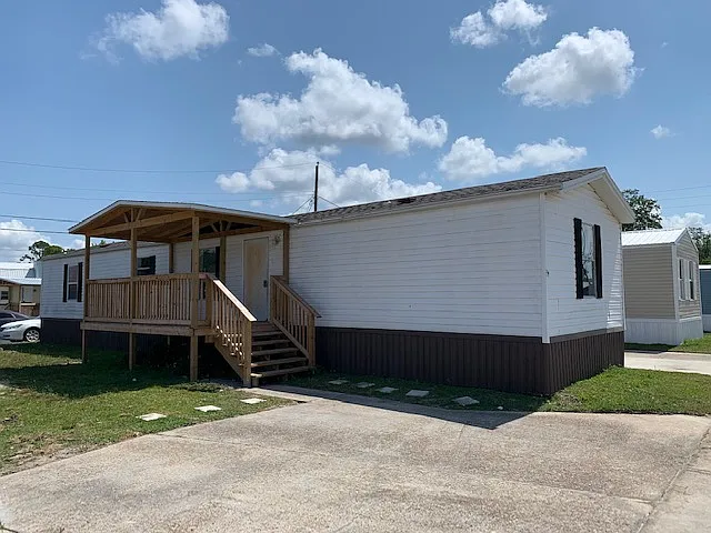 3 bed, 1000 sqft, $1,395 — Photo 1
