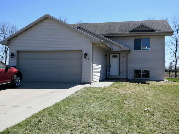 108 Twin Oaks Ln, Brookings, SD 57006