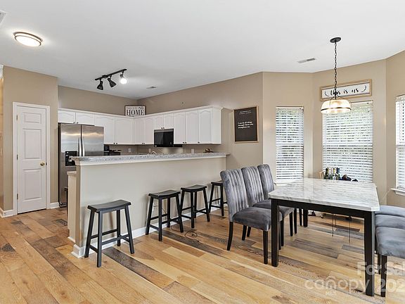 5th image of 4609 Emily Pl