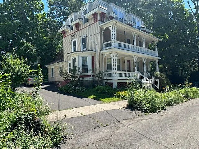 94 Humphrey St #3