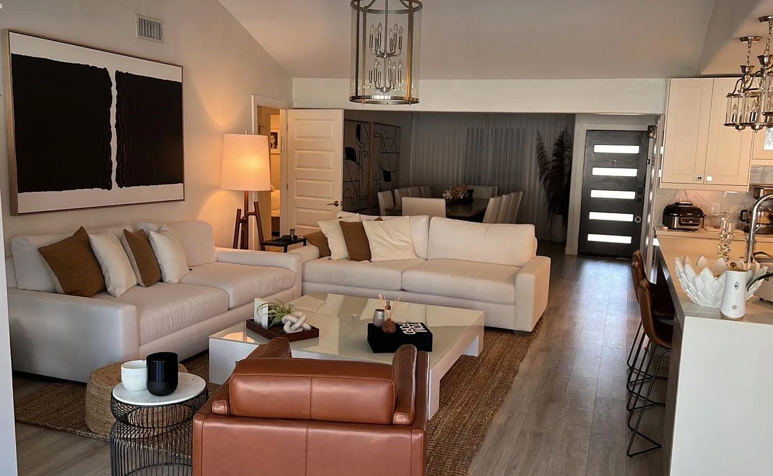 5 bed, 2.0 bath, 2723 sqft, $4,000 — Photo 3
