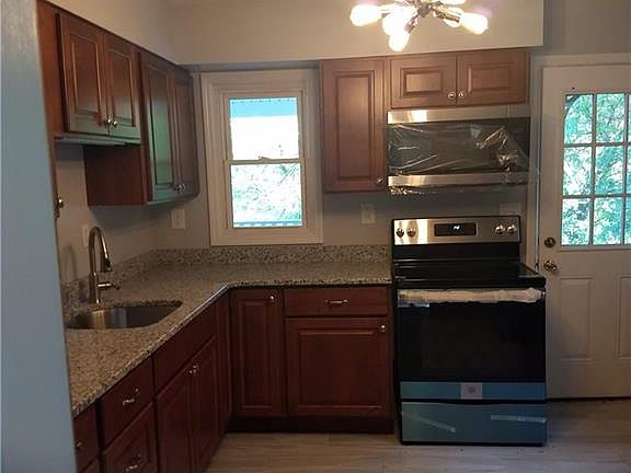 4th image of 5 Stuart Dr